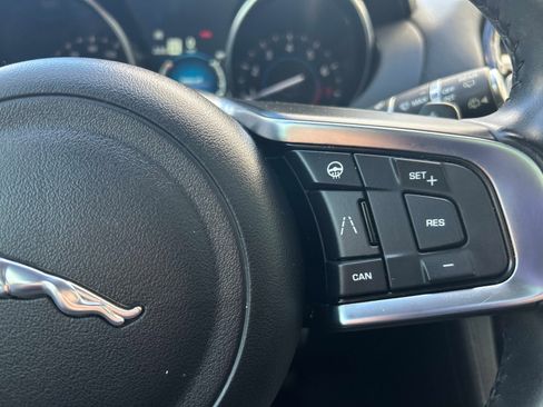 Used 2020 Jaguar F-PACE Prestige image 24