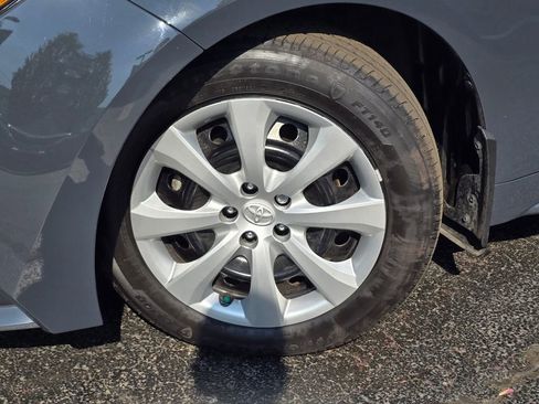Used 2025 Toyota Corolla LE FWD image 2