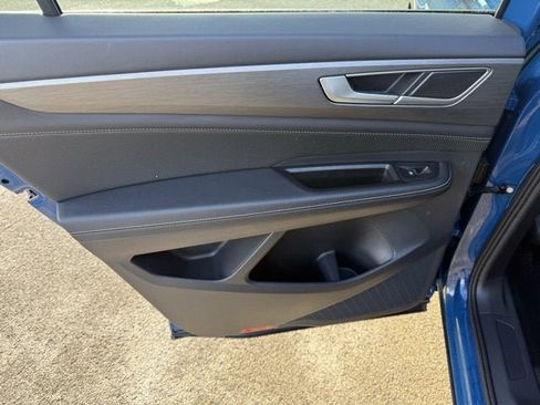 Certified 2025 Volkswagen Atlas Cross Sport SE image 10