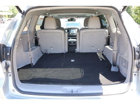 Used 2017 Toyota Highlander FWD V6 image 5