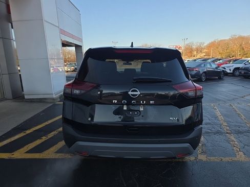 Used 2023 Nissan Rogue SV image 4