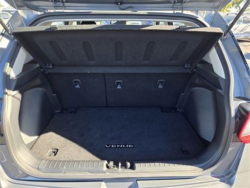 Certified 2025 Hyundai Venue SEL image 18
