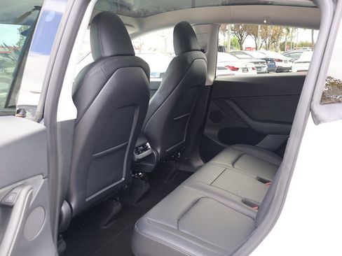 Used 2023 Tesla Model Y Standard Range image 33