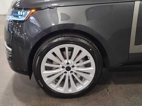 New 2026 Land Rover Range Rover Long Wheelbase SE AWD/4WD image 10