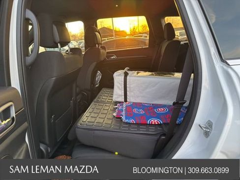 Used 2020 Jeep Grand Cherokee Laredo image 12