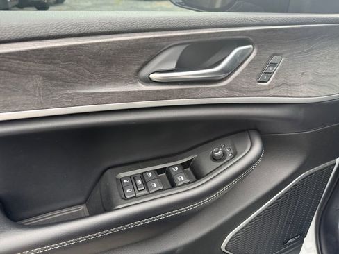 Used 2021 Jeep Grand Cherokee L Limited RWD image 19