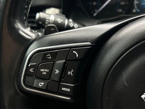 Used 2016 Jaguar XF Prestige image 32