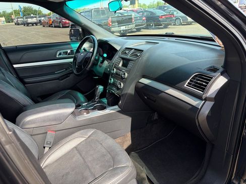 Used 2016 Ford Explorer XLT FWD image 12