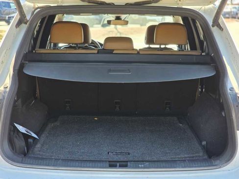 Used 2022 Volkswagen Tiguan SE image 8