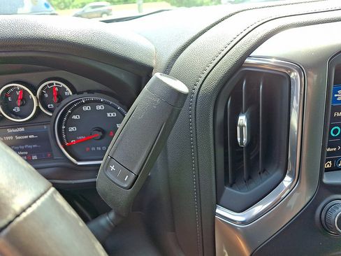 Certified 2020 Chevrolet Silverado 1500 LT w/ Convenience Package AWD/4WD image 4