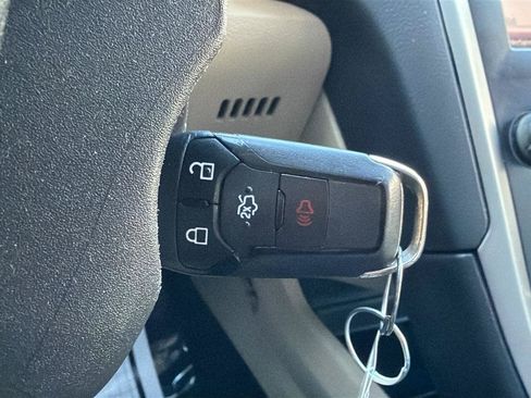 Used 2015 Ford Fusion SE FWD image 27