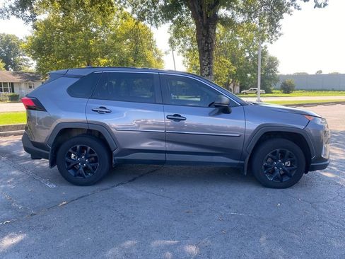 Used 2022 Toyota RAV4 LE AWD/4WD image 8