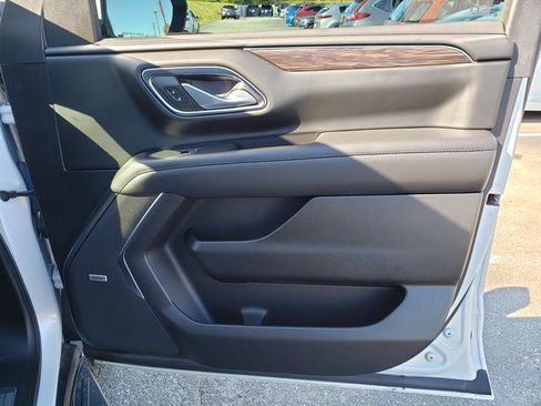 Used 2022 Chevrolet Tahoe LT w/ Luxury Package image 17