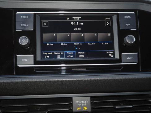 Used 2022 Volkswagen Jetta SE FWD image 12