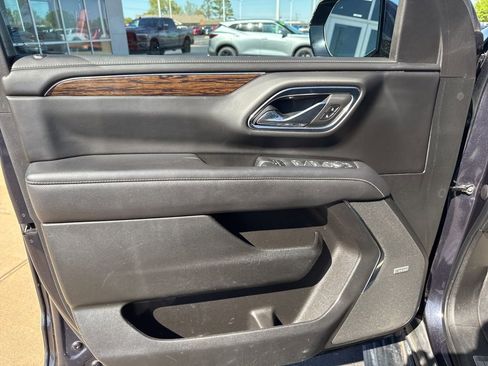 Used 2023 Chevrolet Suburban Premier AWD/4WD image 13