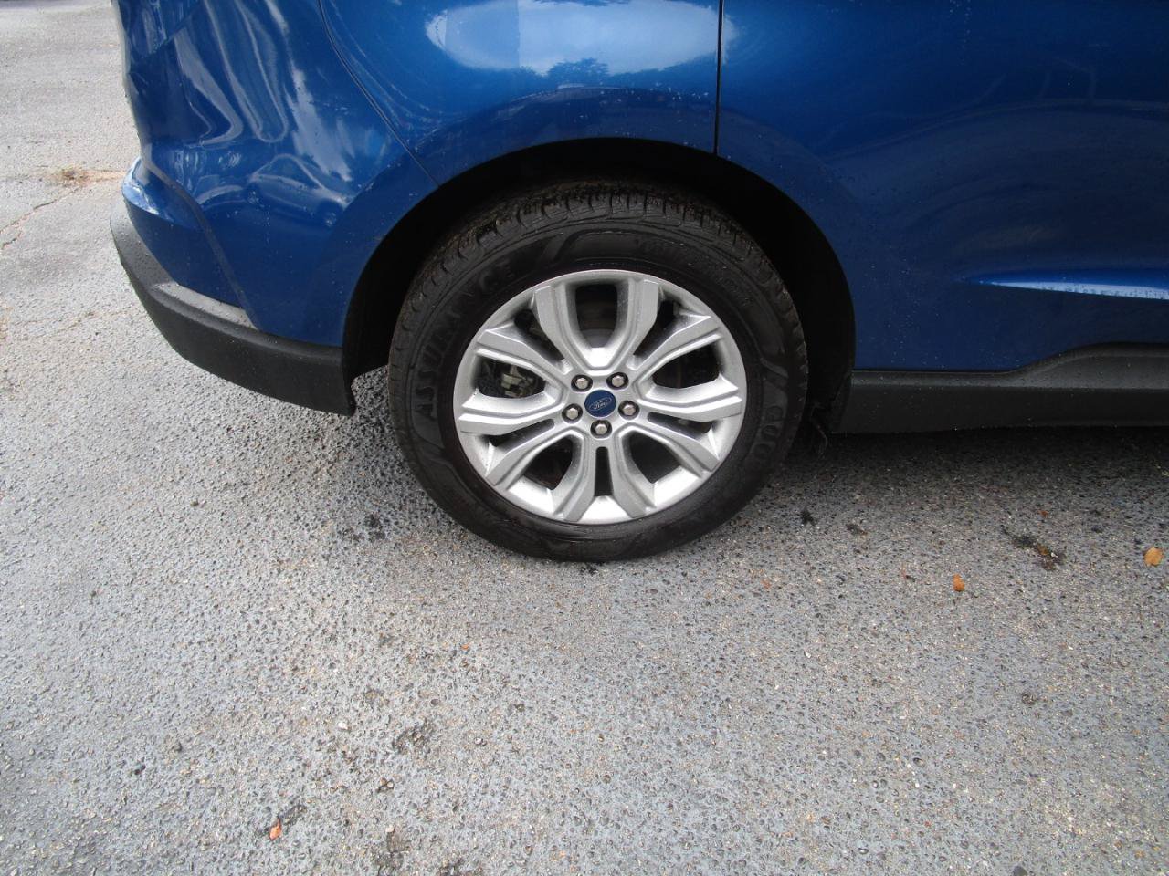 Used 2021 Ford Edge Titanium w/ Cargo Accessory Package FWD image 28