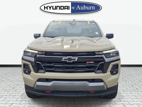 Used 2023 Chevrolet Colorado Z71 w/ Z71 Convenience Package 2 AWD/4WD image 3