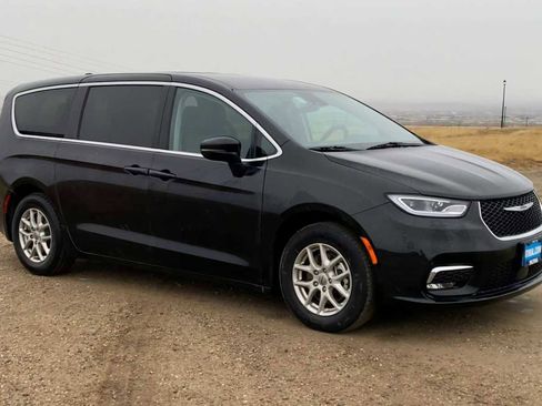 Certified 2023 Chrysler Pacifica Touring-L FWD image 2