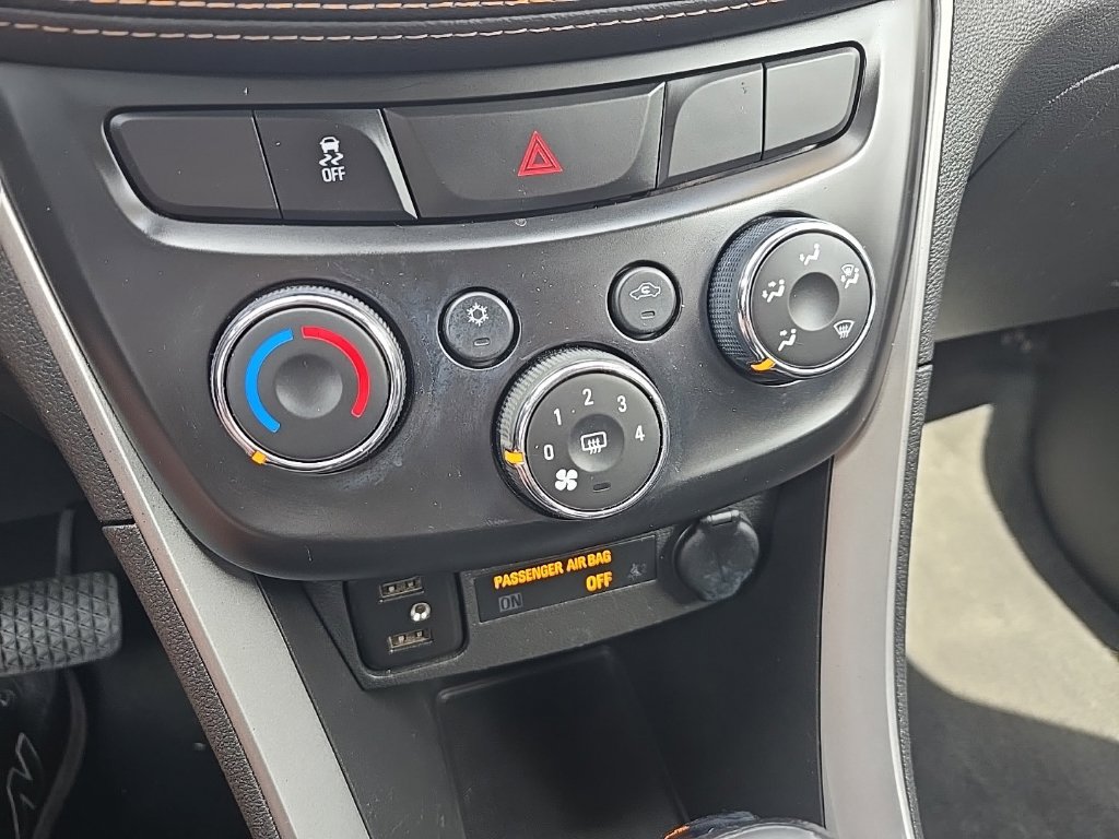 Used 2021 Chevrolet Trax LT w/ LT Convenience Package AWD/4WD image 44