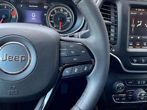 Used 2023 Jeep Cherokee Altitude Lux AWD/4WD image 18