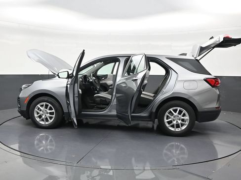 Used 2023 Chevrolet Equinox LS FWD image 31