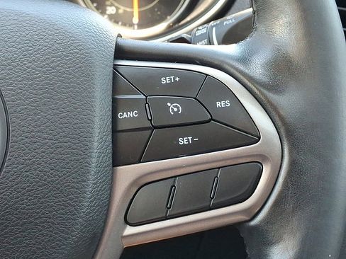 Used 2019 Jeep Cherokee Limited AWD/4WD image 25