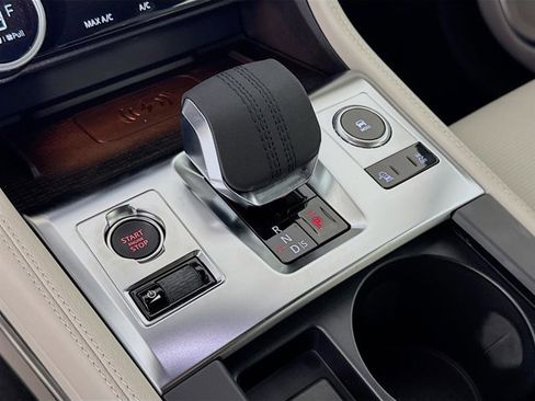Used 2025 Jaguar F-PACE R-Dynamic S image 19