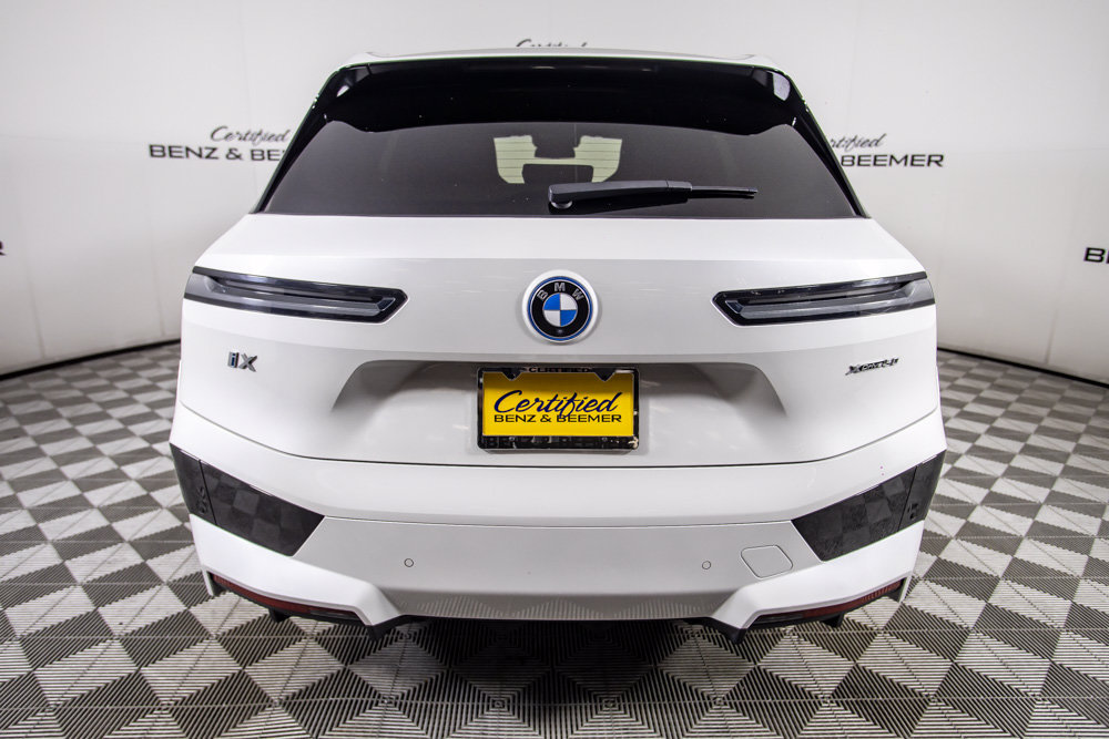 Used 2023 BMW iX xDrive50 w/ Sport Package AWD/4WD image 7