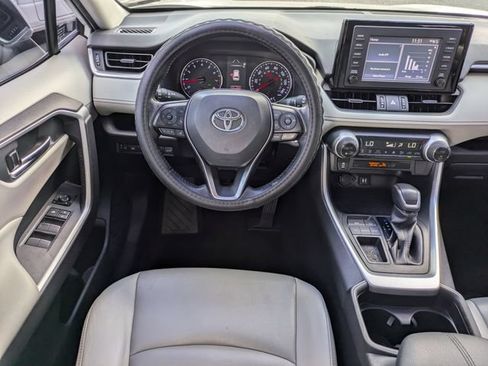 Used 2019 Toyota RAV4 XLE Premium FWD image 16