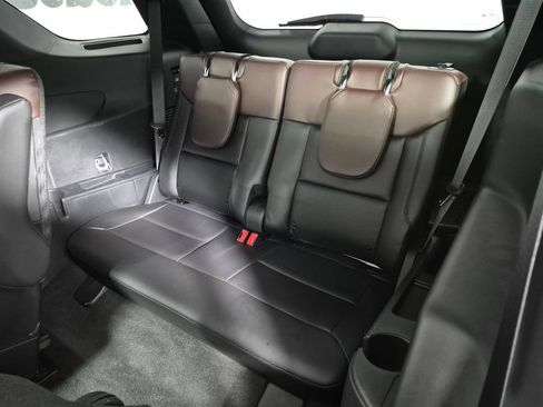 Used 2023 Ford Explorer Platinum w/ Technology Package AWD/4WD image 28