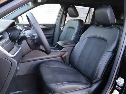 New 2025 Jeep Grand Cherokee Altitude image 11