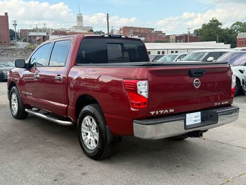 Used 2018 Nissan Titan SV AWD/4WD image 10