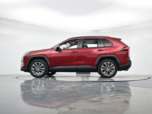 Used 2020 Toyota RAV4 XLE Premium FWD image 36