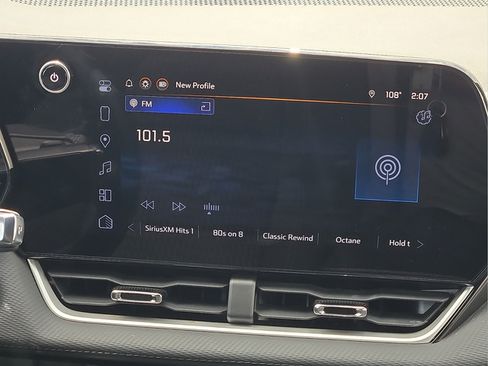 Used 2025 Chevrolet Equinox LT FWD image 8