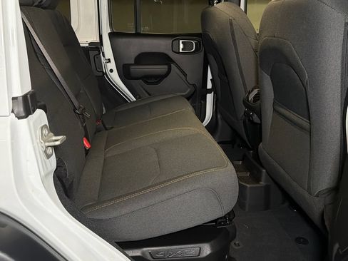 Used 2024 Jeep Wrangler Unlimited AWD/4WD image 15