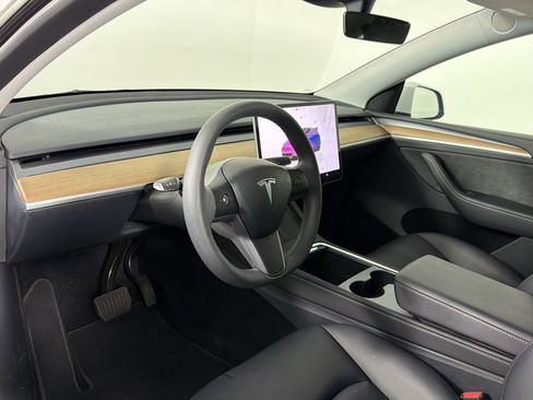Used 2023 Tesla Model Y 2WD image 4