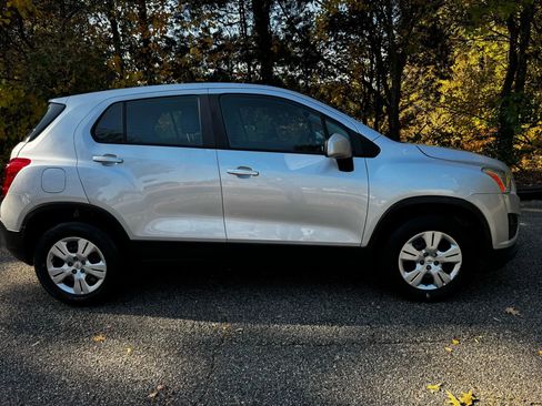 Used 2016 Chevrolet Trax LS image 3