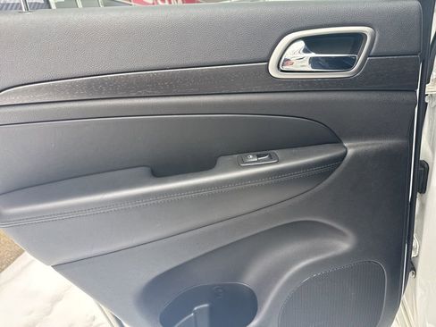Used 2018 Jeep Grand Cherokee Altitude image 46