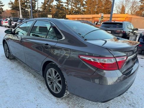 Used 2016 Toyota Camry SE image 5