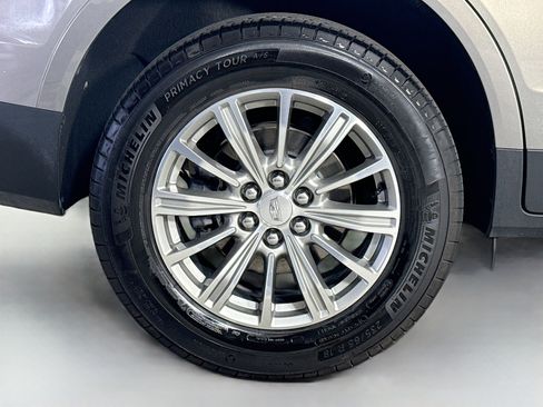 Used 2018 Cadillac XT5 Luxury w/ Driver Awareness Package image 33