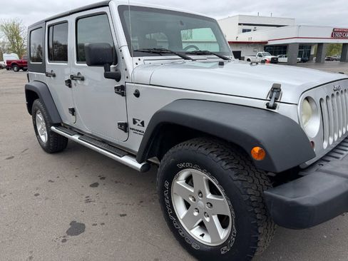 Used 2007 Jeep Wrangler Unlimited X w/ Dual Top Group AWD/4WD image 12