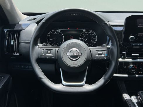 Used 2025 Nissan Pathfinder SV w/ SV Premium Package FWD image 19