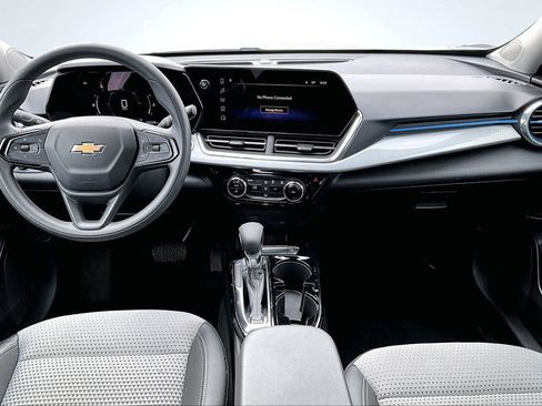 Used 2025 Chevrolet Trax LT image 17