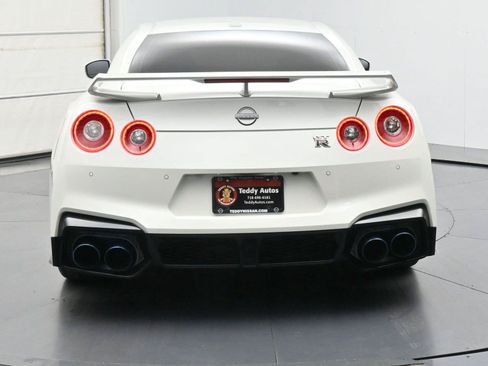 Certified 2024 Nissan GT-R Premium w/ Premium Interior Package AWD/4WD image 29