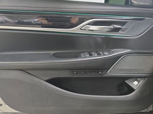 Used 2022 BMW 740i w/ M Sport Package image 27