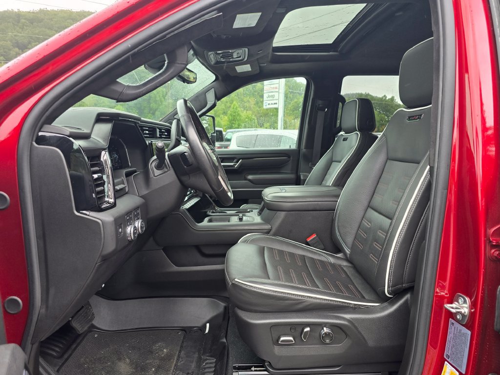 Used 2025 GMC Sierra 2500 AT4X AWD/4WD image 4
