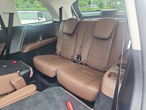 Used 2026 Mercedes-Benz GLS 450 4MATIC image 32