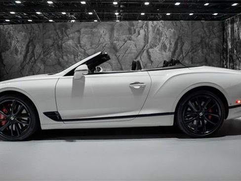 Used 2022 Bentley Continental GT image 24