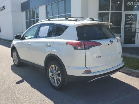 Used 2018 Toyota RAV4 Limited image 3