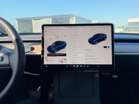 Used 2023 Tesla Model Y Long Range AWD/4WD image 9